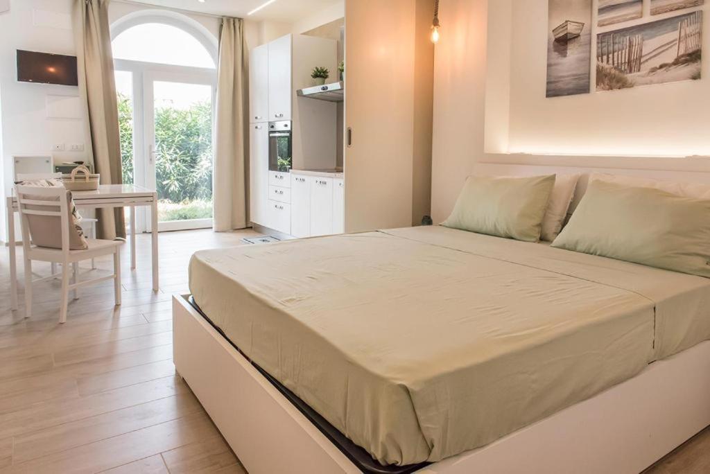 P010 - Porto Recanati, Nuovo Monolocale Fronte Mare Luaran gambar